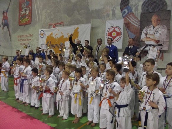 2013年12月22日、ロシアのモスクワ支部で少年部の大会が開催された。