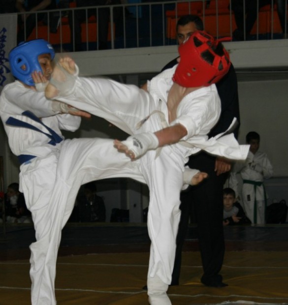 アルメニア支部で2012年4月29日に、少年部の大会が開催された。